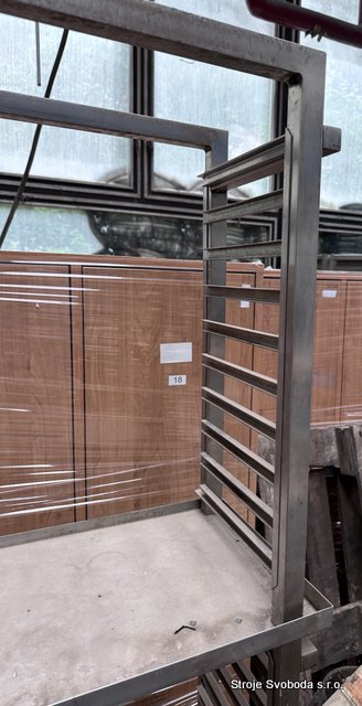 Odkládací regálový vozík - gastro  (Odkladaci regalovy vozik gastro (3).JPG)